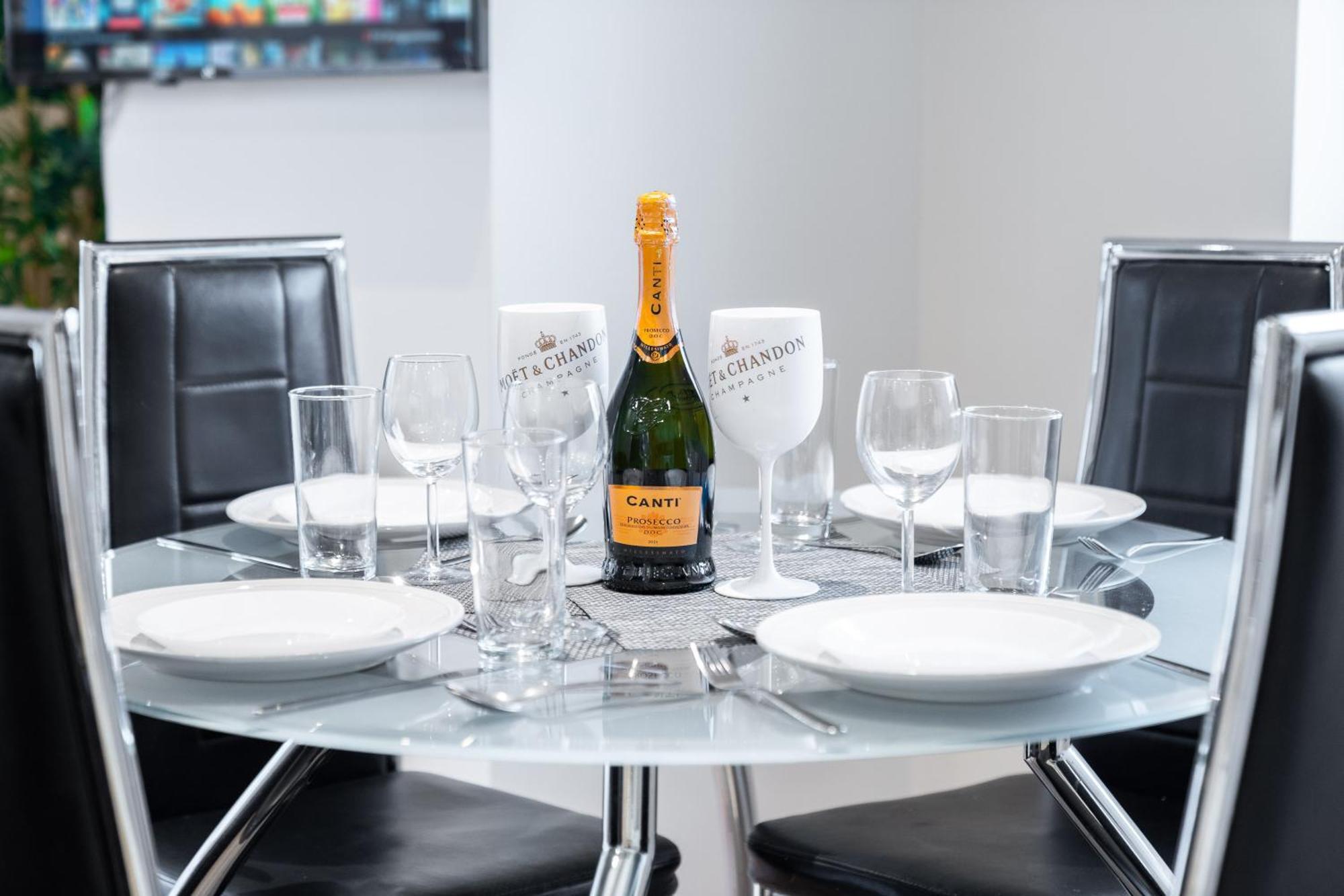 City Centre Apartment - 2 Bedroom - Secure Parking - Top Rated - 201M Birmingham Zewnętrze zdjęcie